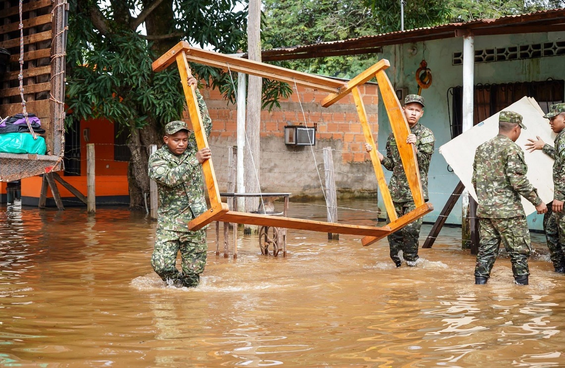 Ejército Nacional lidera jornada humanitaria en zonas afectadas por la ola invernal en Granada, Meta
