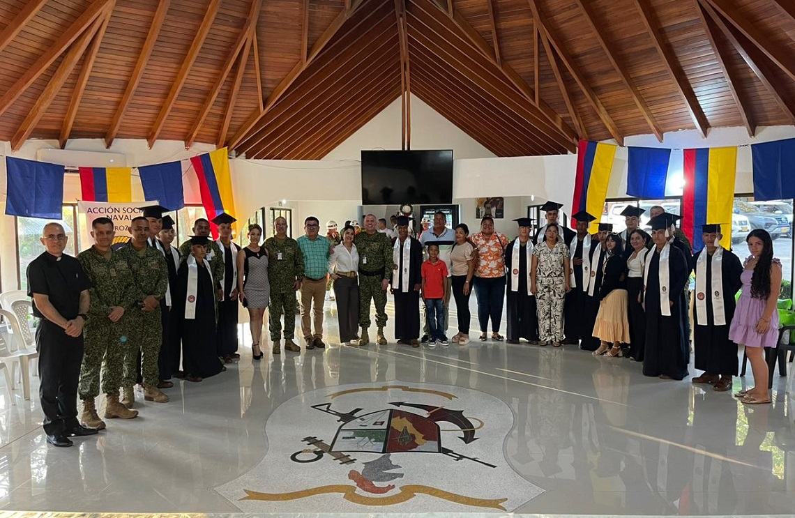Infantes de Marina obtienen el grado de bachiller durante su servicio militar