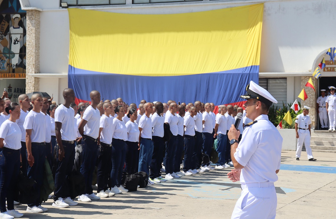 160 jóvenes colombianos inician su formación a bordo de la Escuela Naval e Suboficiales ‘Arc Barranquilla’