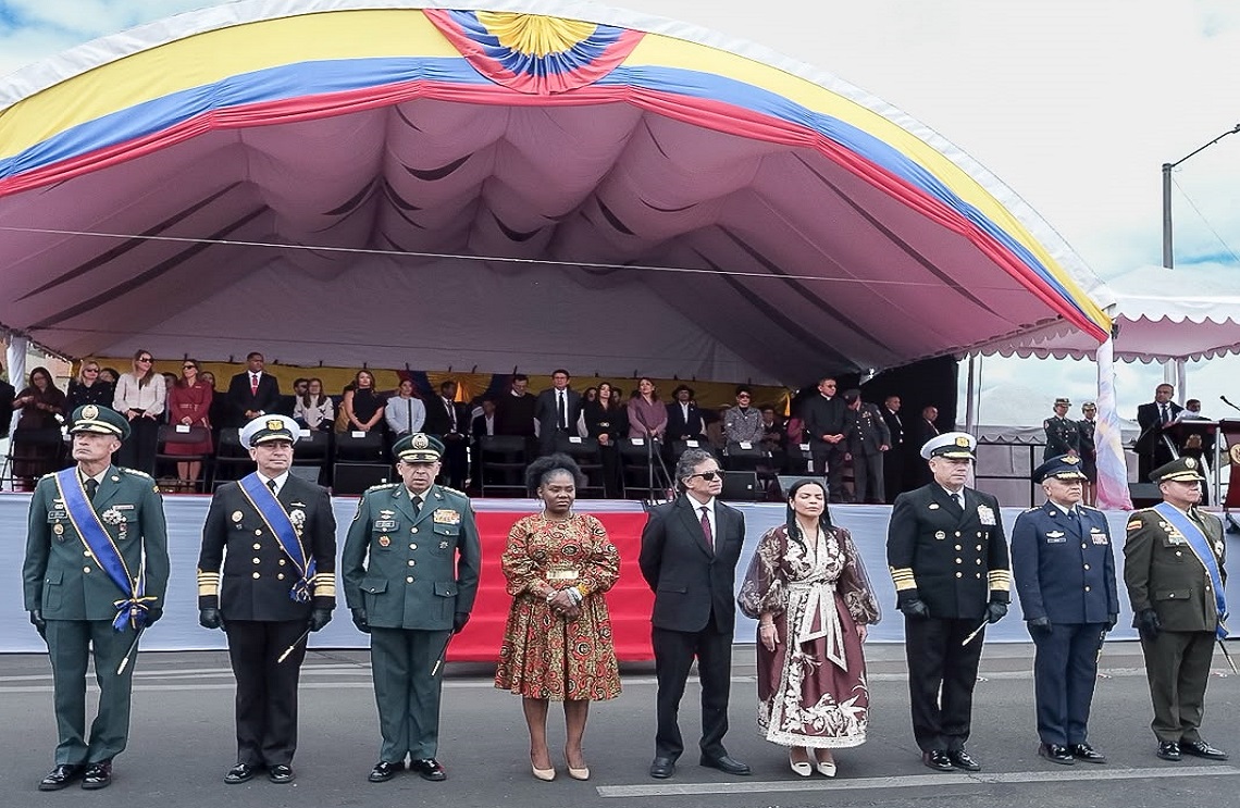 Más de 6.200 uniformados de las Fuerzas Militares y de la Policía desfilan en Bogotá y Ciudad Bolívar en un imponente homenaje al pueblo colombiano por los 216 años de la Independencia