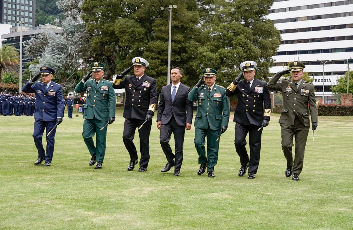 Alto mando militar y de Policía acompañan al Ministro de Defensa Pedro Arnulfo Sánchez durante ceremonia militar con ocasión de la conmemoración del aniversario 74 del Comando General de las Fuerzas Militares