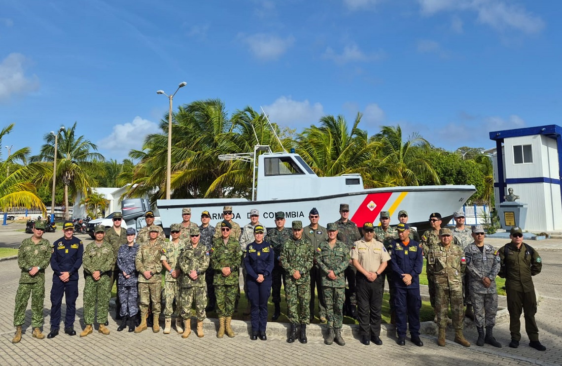 Fuerzas Militares fortalecen cooperación internacional con visita geoestratégica del cuerpo de agregados en Colombia