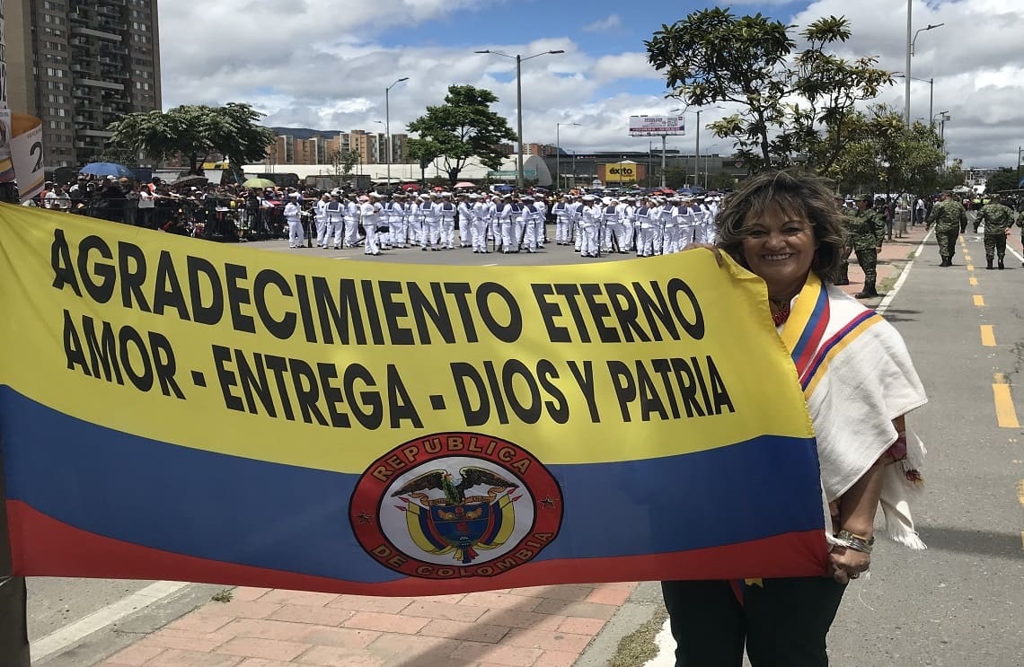 Vilma Parra asistente al desfile militar y policial en Bogotá D.C.