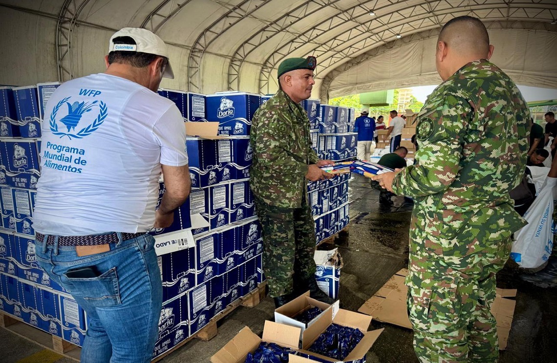 Más de 20.000 ayudas humanitarias entregó el Ejército Nacional en Guaviare, tras la ola invernal