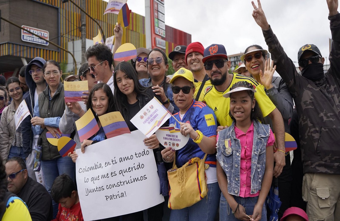 Fuerzas Militares celebran 215 años de Independencia con el desfile militar y de Policía