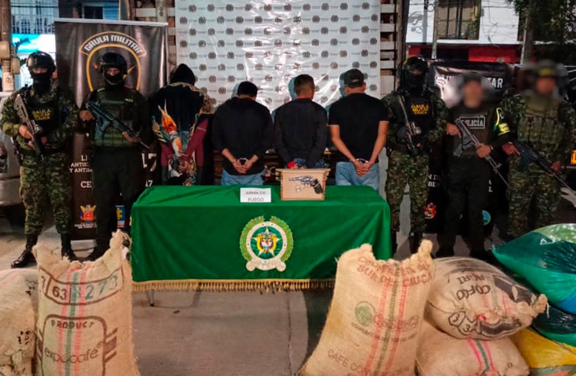 En vías del Cauca, Ejército Nacional rescató a conductor y recuperó vehículo cargado con café de exportación: cuatro capturados tras operación contra el secuestro