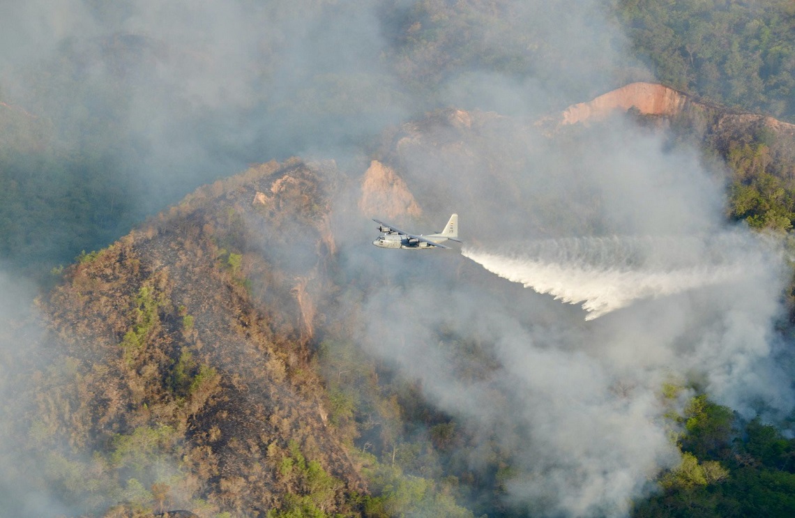 Apoyo de extinción de incendio forestal.