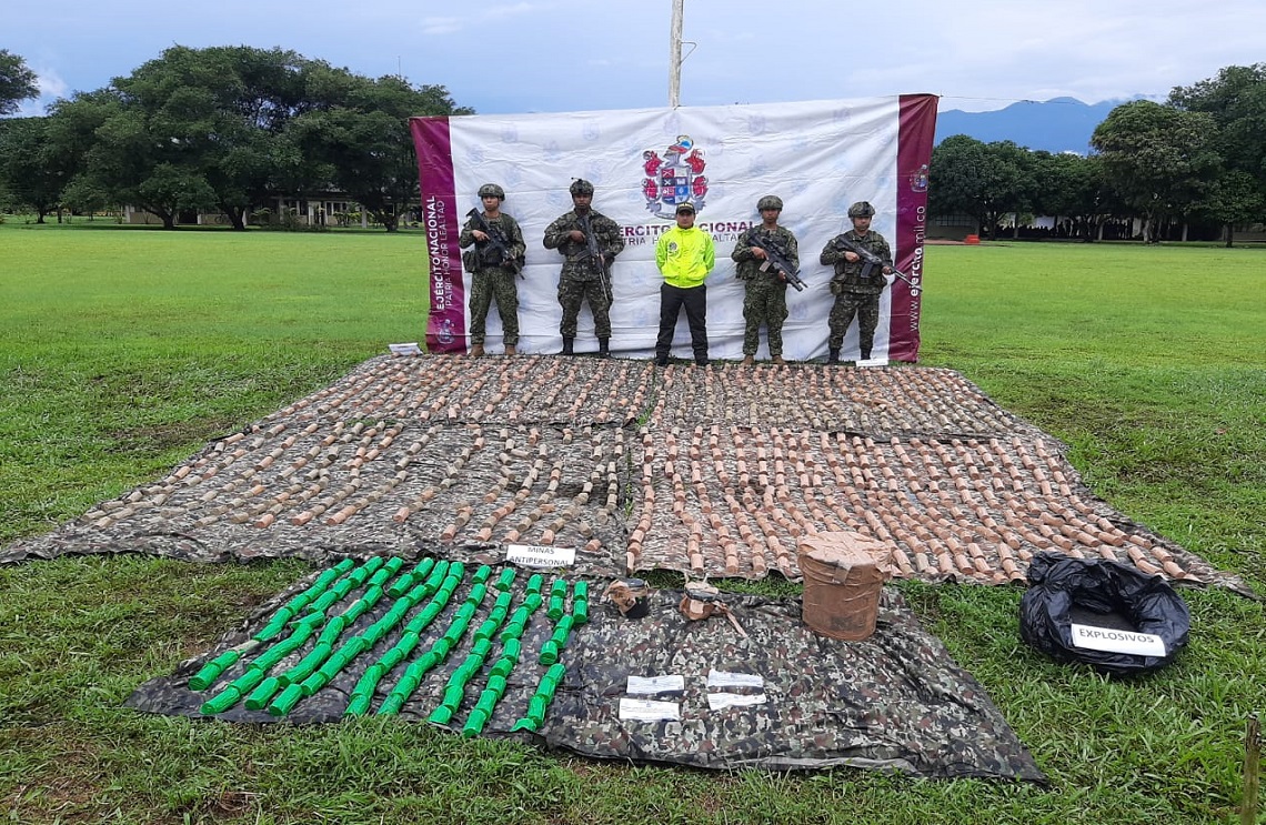 Ejército y Armada Nacional localizan depósito ilegal con abundantes explosivos, en Putumayo