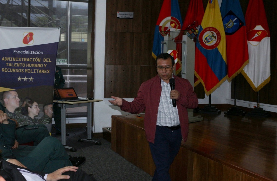 Escuela de Armas Combinadas fortalece la capacitación docente con seminario sobre Inteligencia Artificial