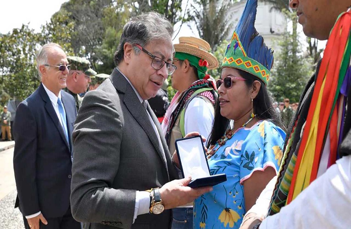 Condecoración operación esperanza