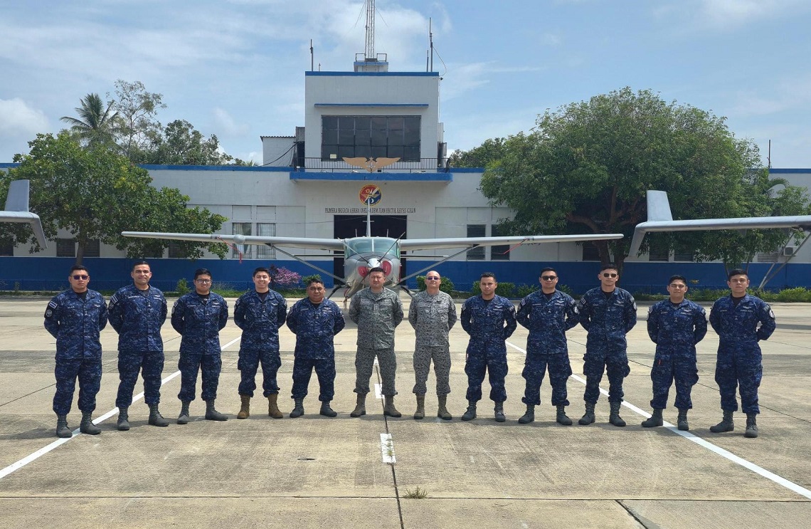Fuerza Aérea Salvadoreña fue capacitada en mantenimiento aeronáutico por la Fuerza Aeroespacial