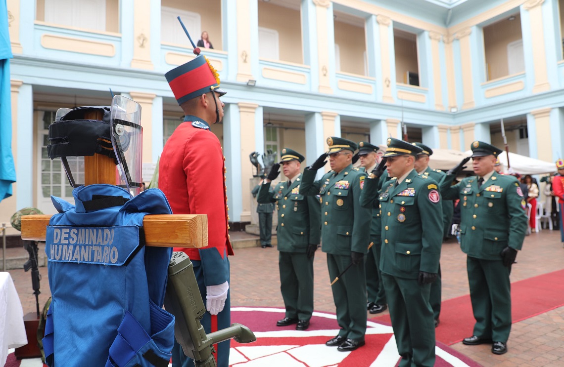 Inauguración sala de desminado humanitario en el Museo Militar  