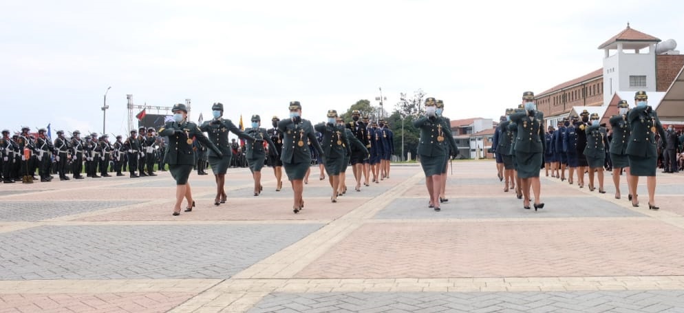 mujer militar 