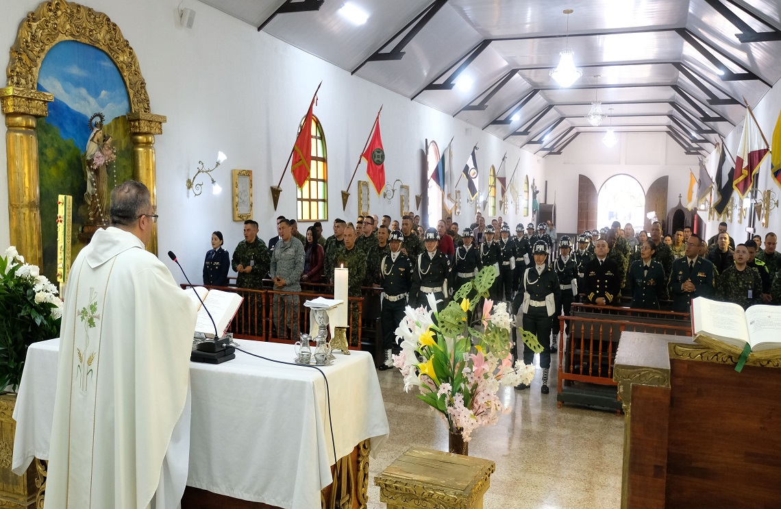 Uniformados y civiles de las Fuerzas Militares unidos en la Fé con misa de Acción de Gracias