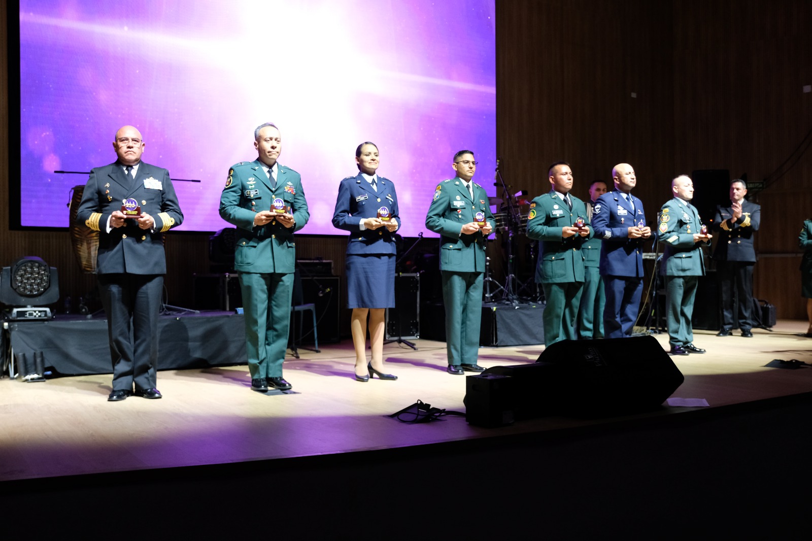 Noche Púrpura 2025: Homenaje a la excelencia en las Fuerzas Militares de Colombia