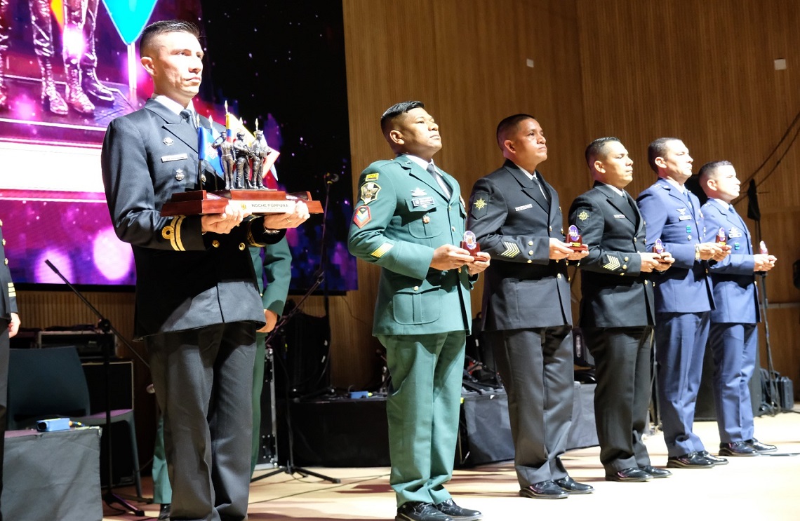 Noche Púrpura 2025: Homenaje a la excelencia en las Fuerzas Militares de Colombia