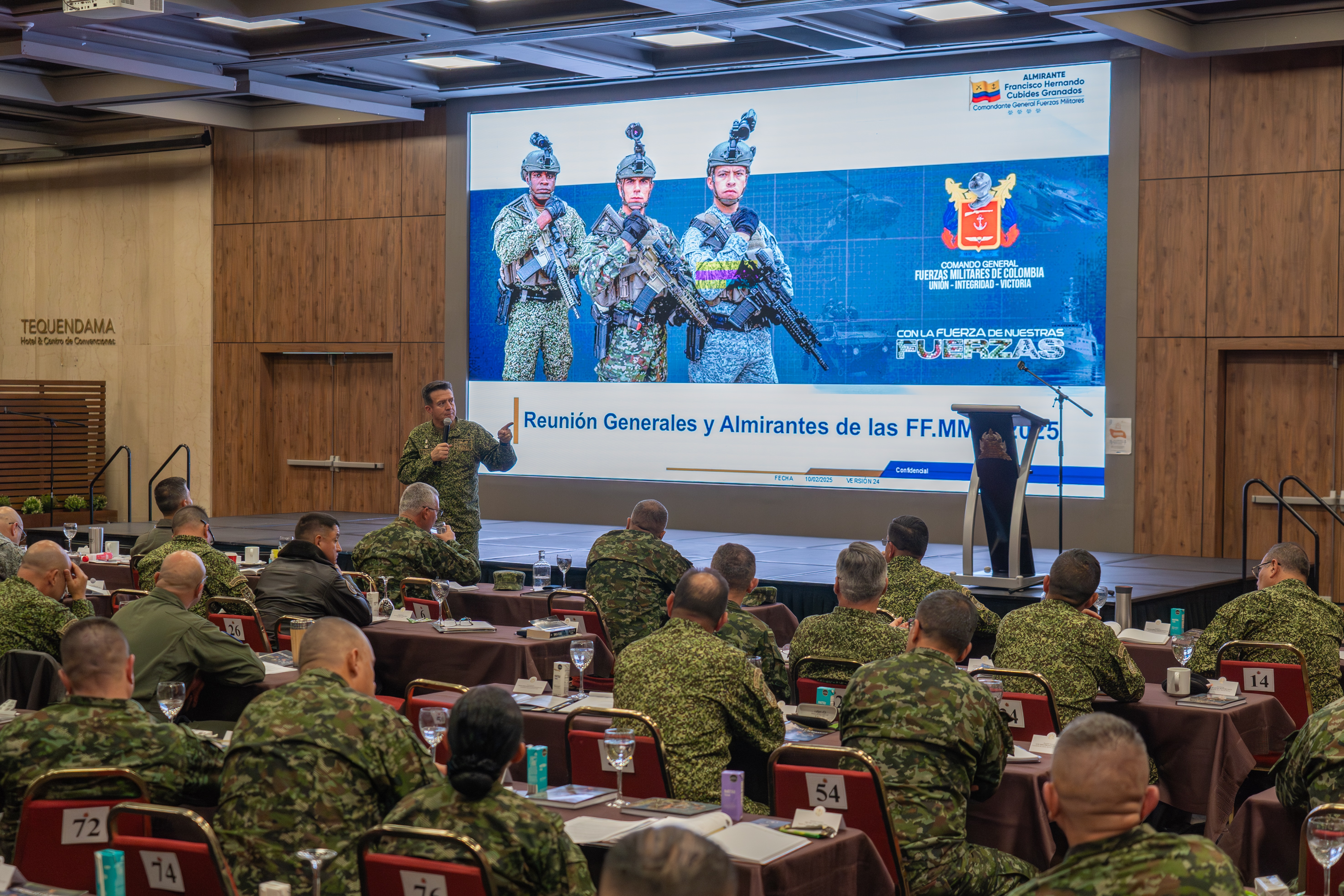 Reunión generales y almirantes de las Fuerzas Militares