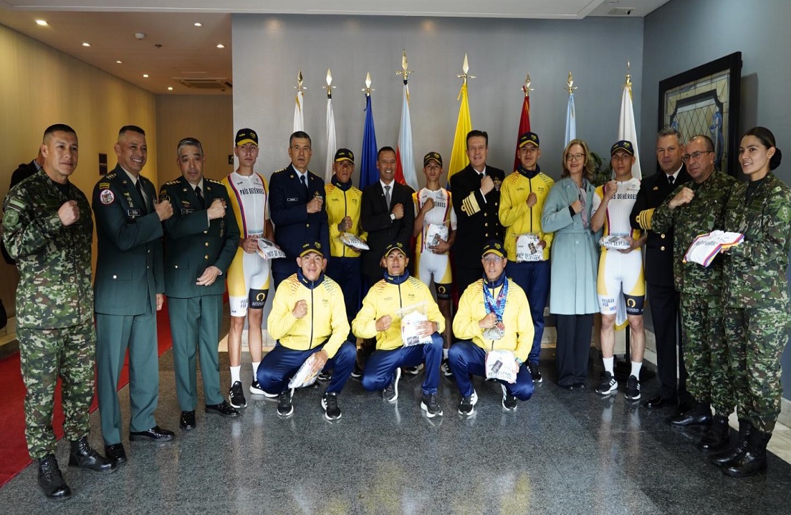 Uniformados para la Gloria en la vuelta a Colombia