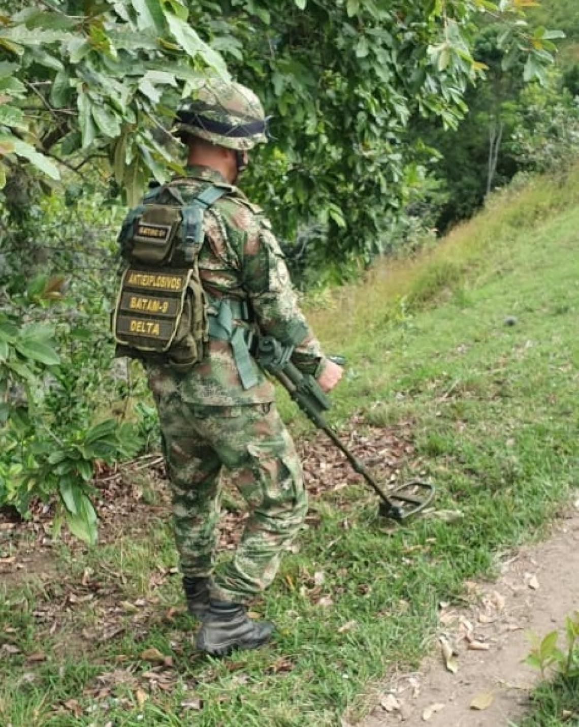 Ejército y Policía Huila logran captura por porte de armas y neutralizan 'cilindro bomba'