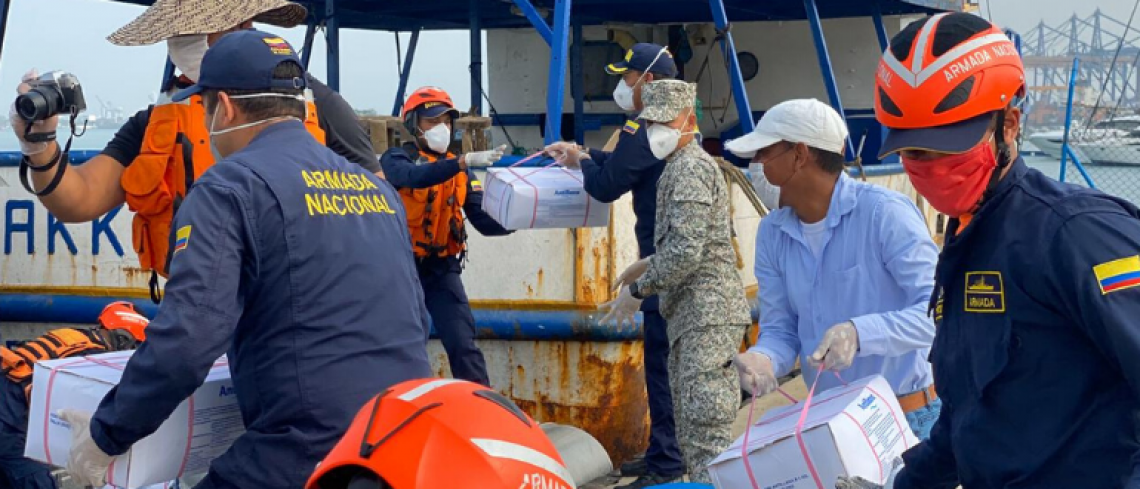 Armada de Colombia lleva más de 6.000 unidades de ayudas humanitarias a pobladores de Cartagena