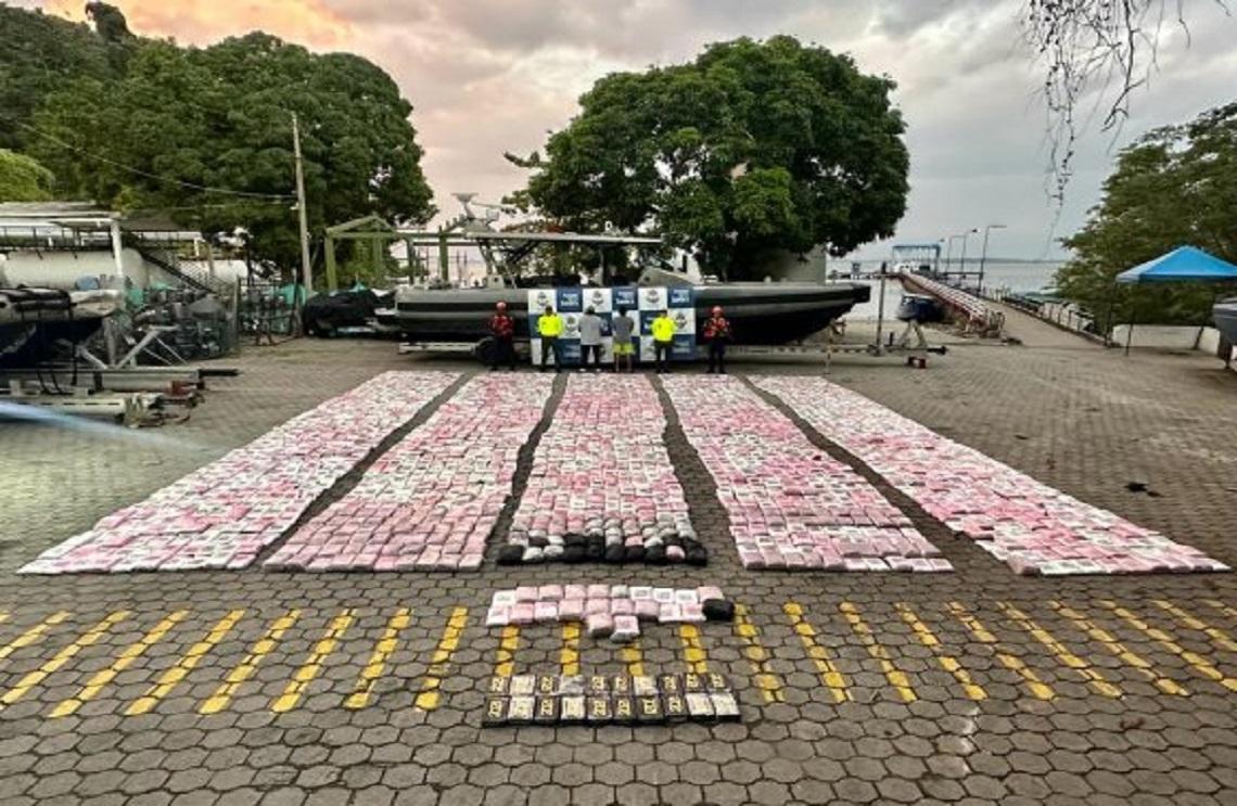 Embarcación con más de una tonelada de estupefacientes fue interceptada por Unidades de la Armada de Colombia
