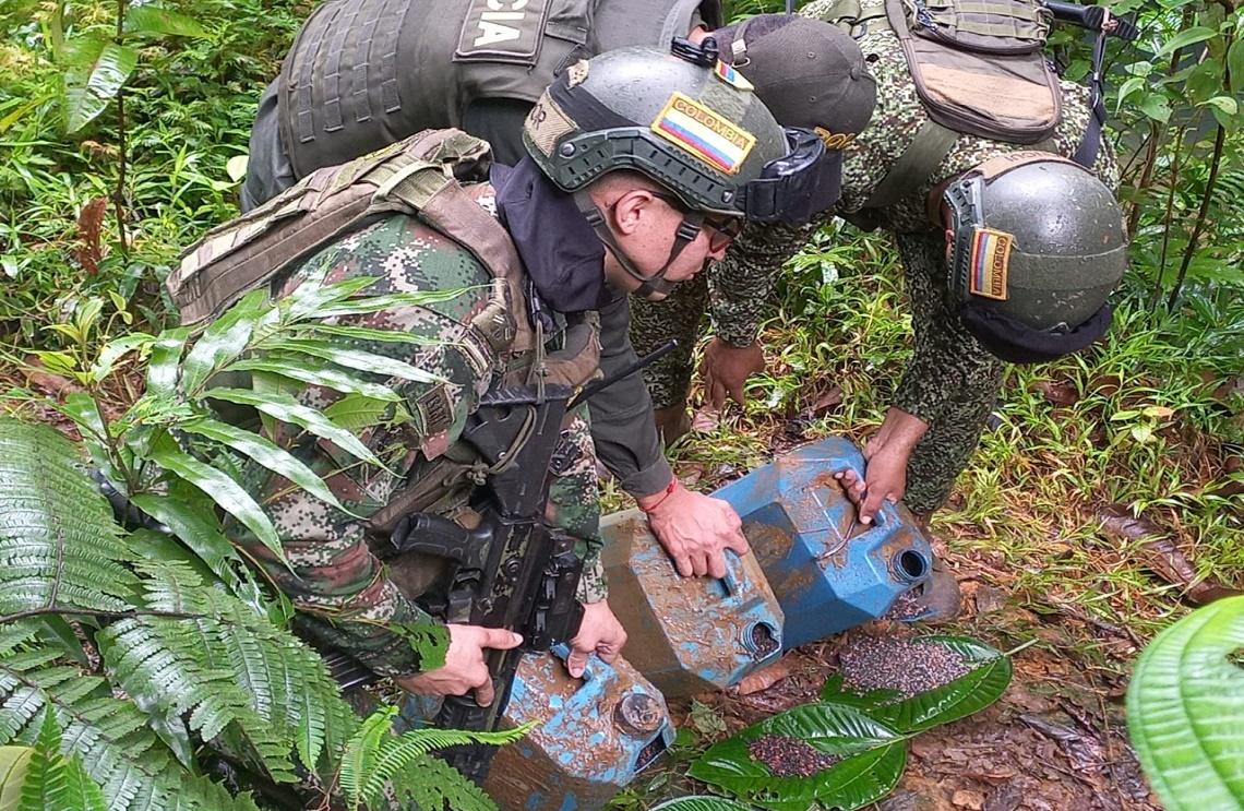 Armada de Colombia encuentra depósito ilegal con explosivos en zona rural de Buenaventura