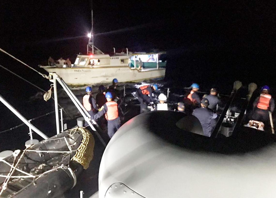 Armada de Colombia rescata 9 personas en altamar de San Andrés y Providencia