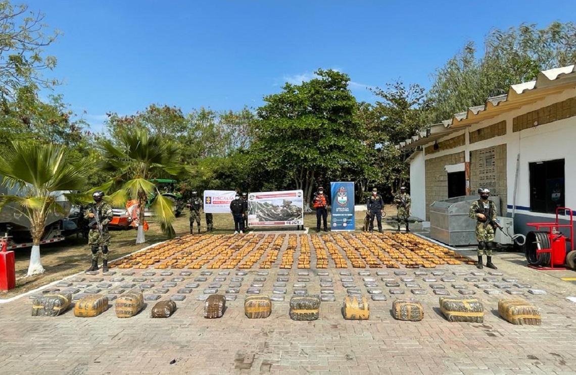 Armada de Colombia ubicado depósito ilegal con estupefacientes que superan los 6,6 millones de dólares