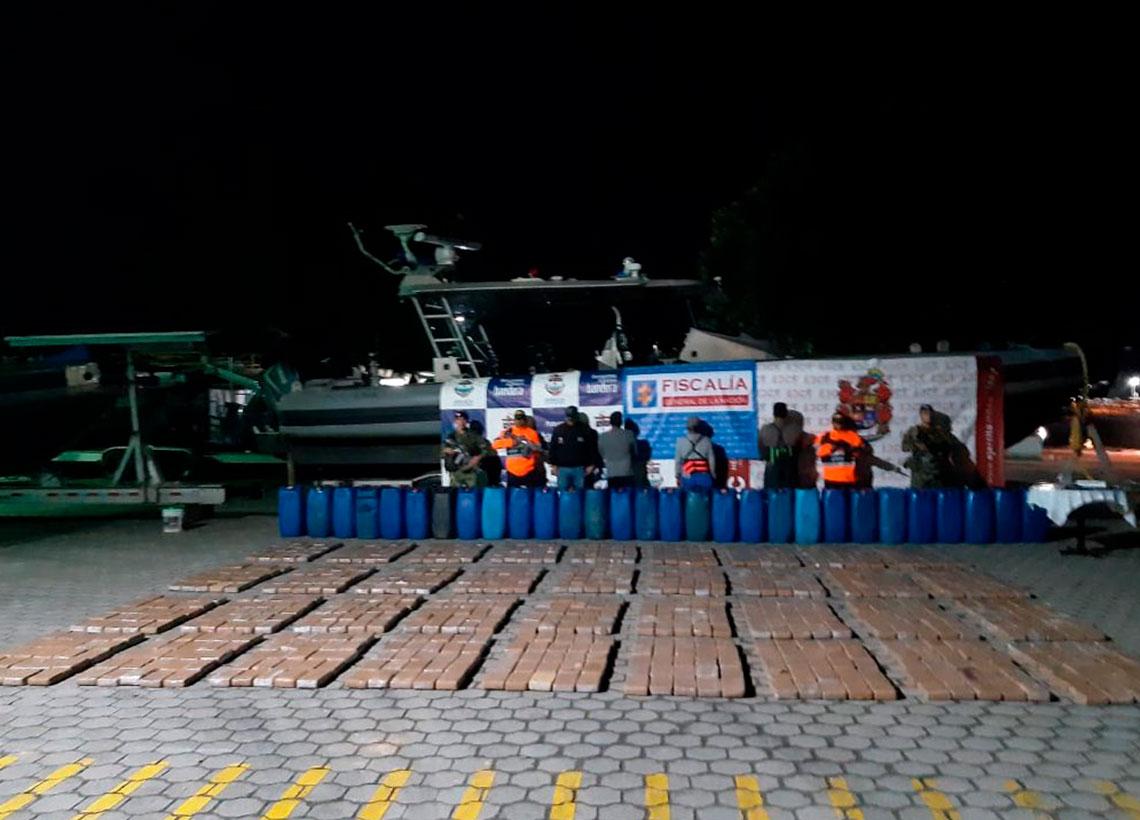 Armada de Colombia intercepta tres lanchas del narcotráfico en el Pacífico