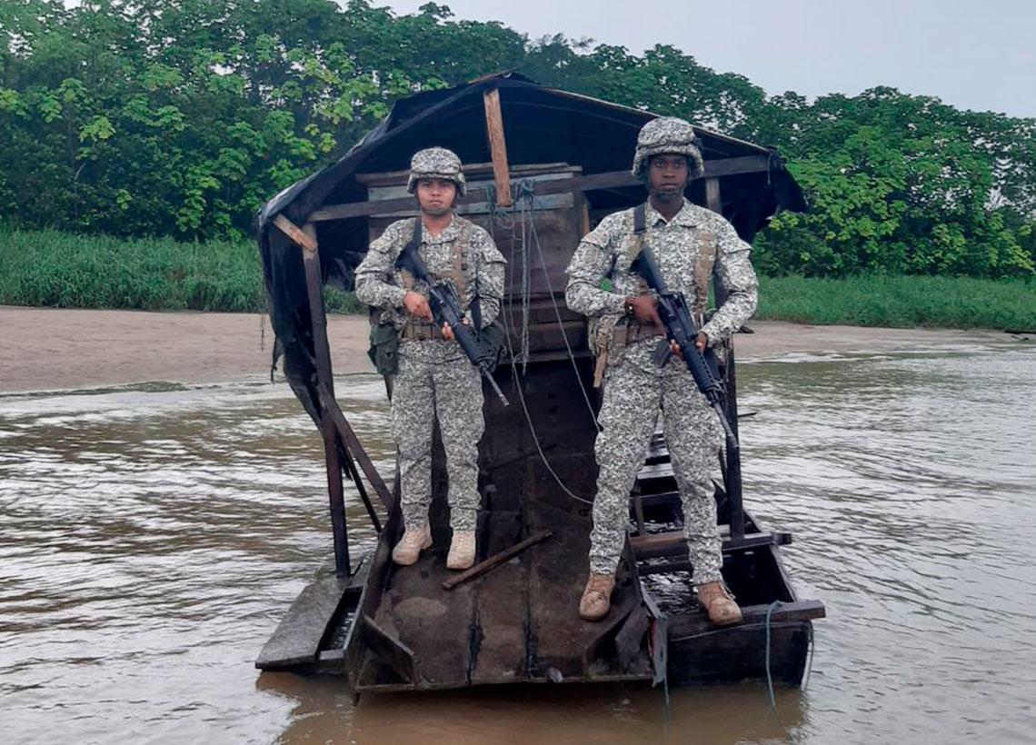 Armada de Colombia incauta dos dragas presuntamente usadas para minería ilegal