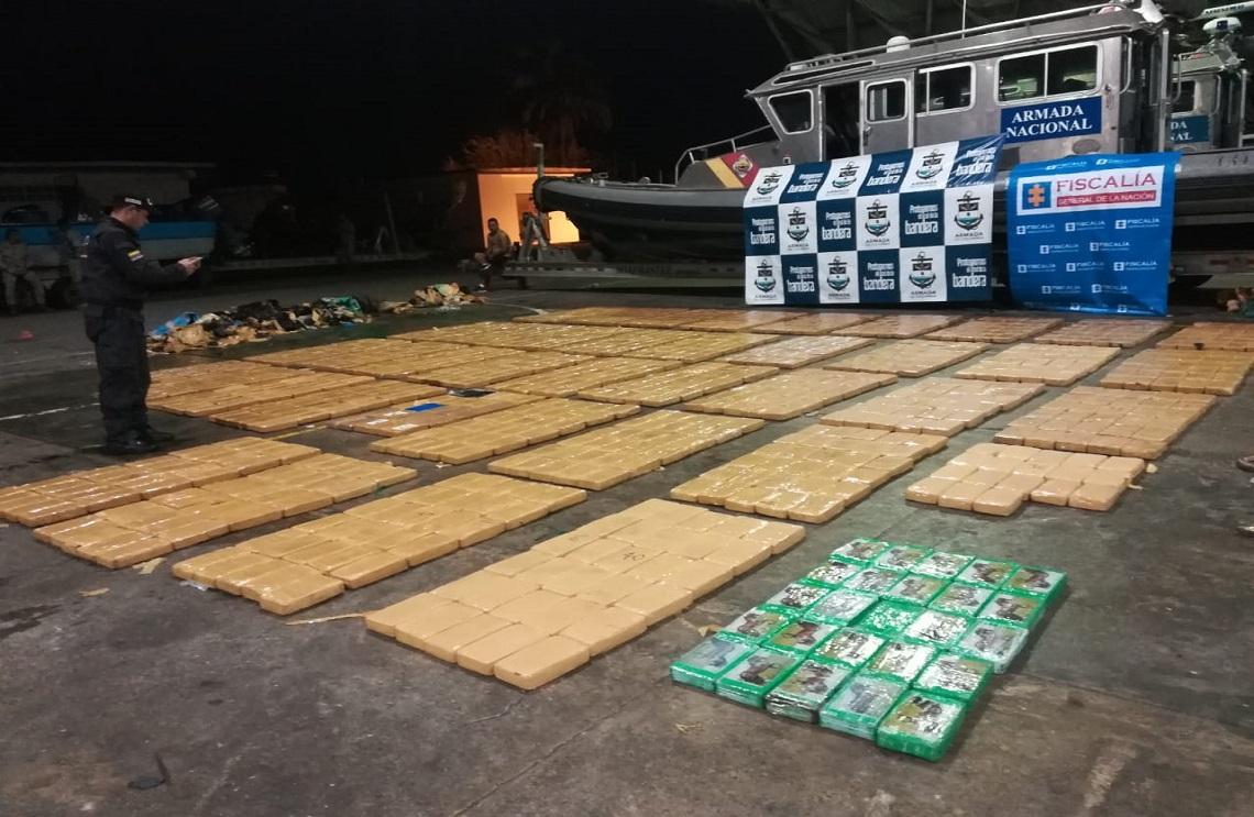 Armada Nacional impidió tráfico de narcóticos transportados a bordo de un semisumergible y una lancha