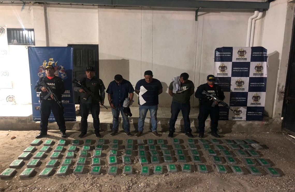 Armada de Colombia y Fiscalía incautan más de 100 kilos de clorhidrato de cocaína en Santa Marta
