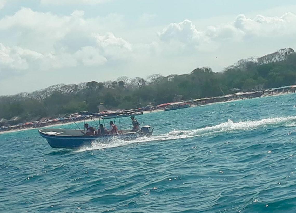 Armada de Colombia inmoviliza embarcación por incumplimiento de normas de seguridad en Playa Blanca