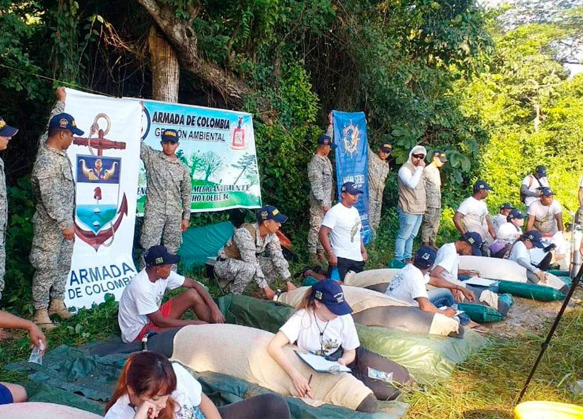 Armada Nacional en liberación de siete manatíes en Bolívar