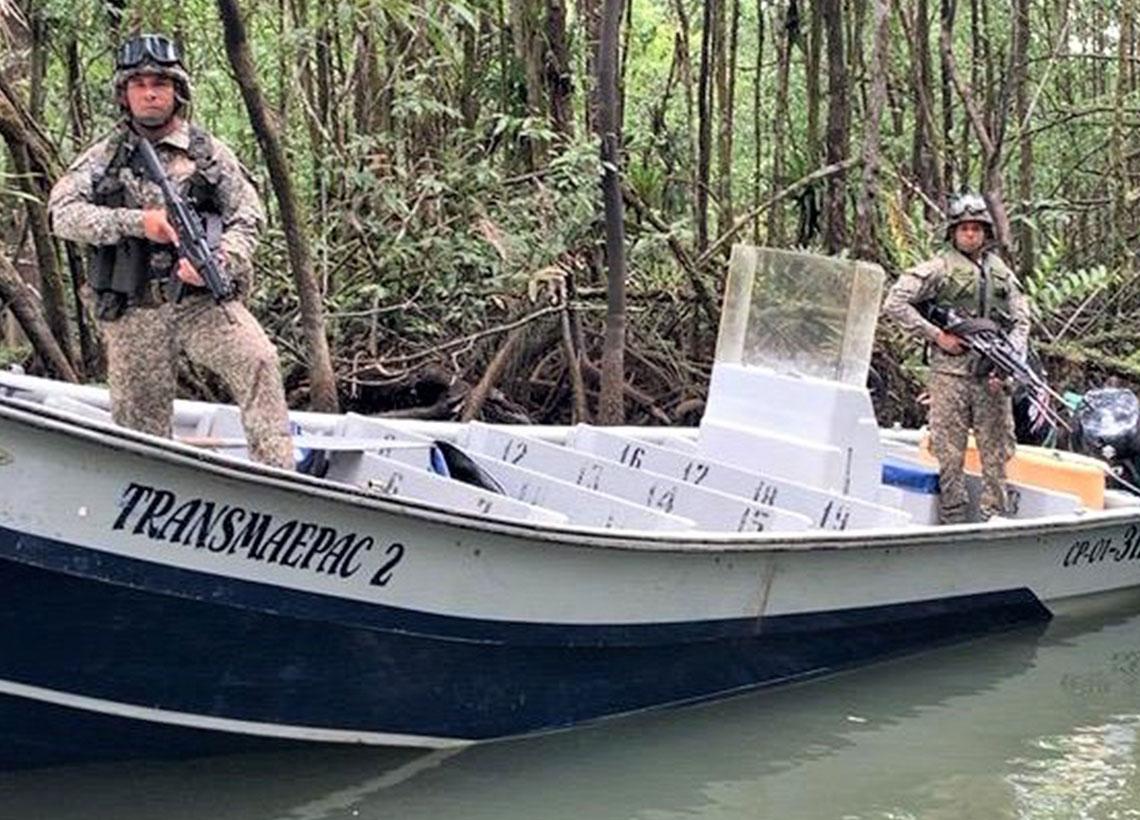 Armada de Colombia continúa con la búsqueda del transportador retenido ilegalmente en el Chocó
