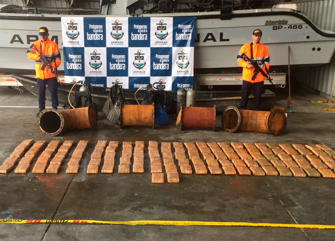 Armada de Colombia contrarresta la contaminación con alcaloides de un buque mercante