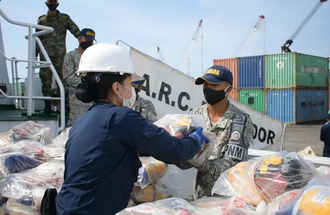 Armada de Colombia arriba a la isla de Providencia con 15 toneladas de ayudas humanitarias