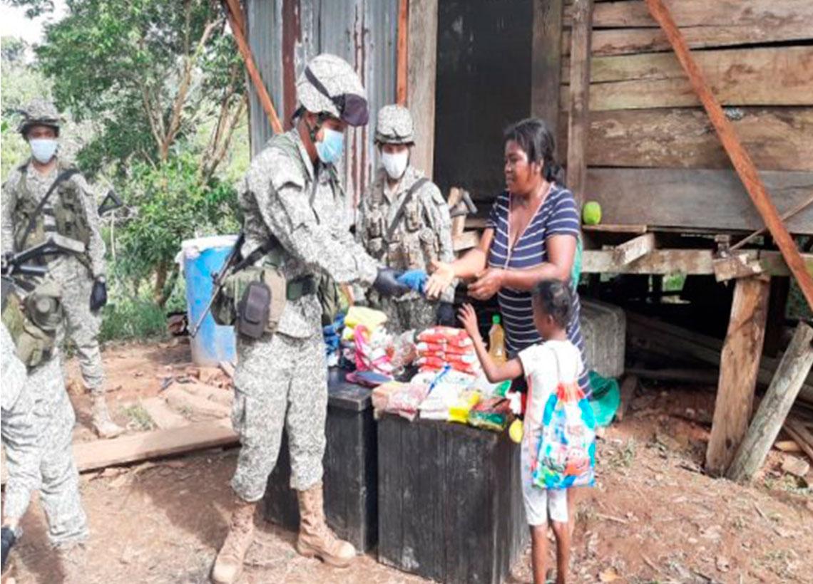 Armada de Colombia brindó asistencia humanitaria a una familia nariñense