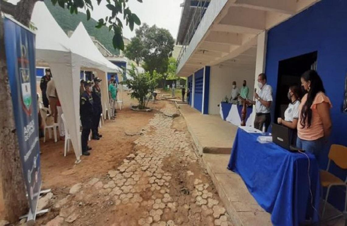 Armada de Colombia y Embajada de los Estados Unidos entregan colegio remodelado en Taganga