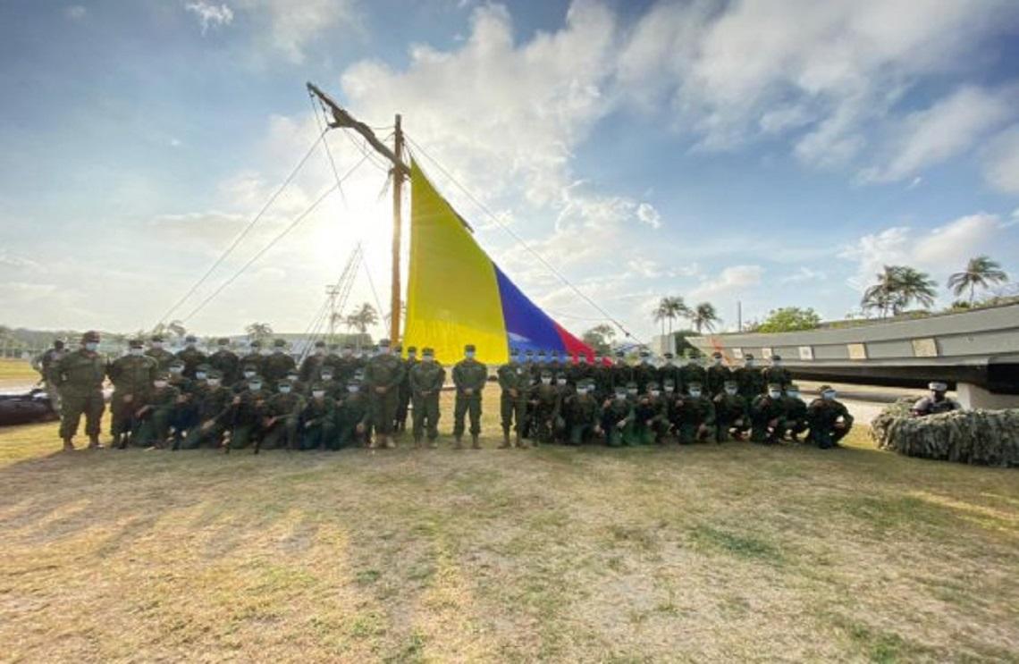 51 Infantes de Marina Regulares juran bandera en la Escuela Naval de Suboficiales ARC Barranquilla