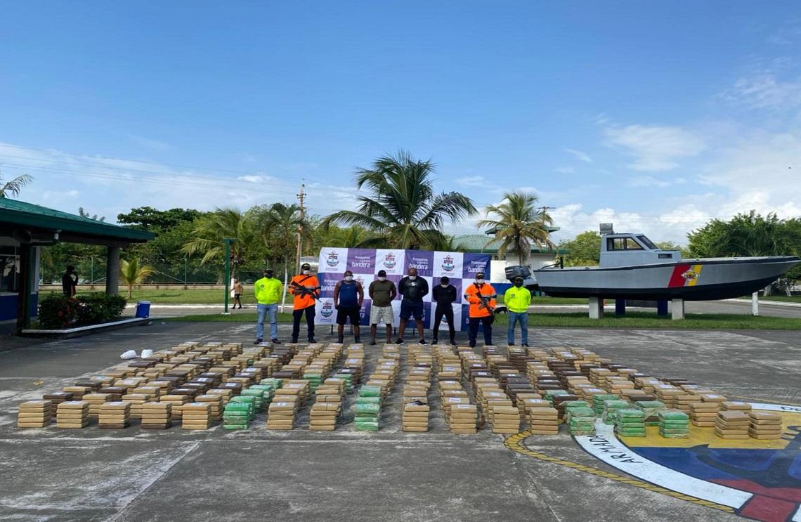 Armada de Colombia incauta más de una tonelada de cocaína en aguas del Golfo de Urabá