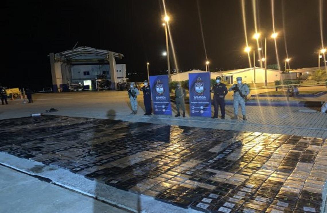 Armada de Colombia incauta 1.608 kilos de Clorhidrato de cocaína al noroeste de Isla Roncador
