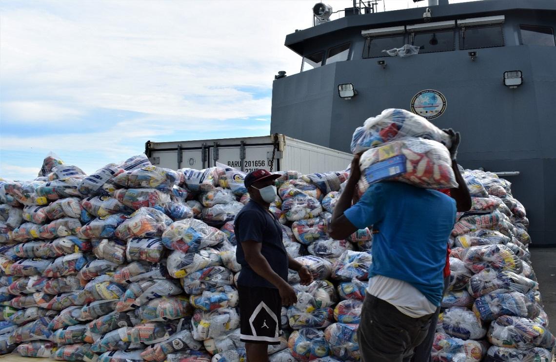 Desde Buenaventura un buque de la Armada transporta 123 toneladas de ayudas humanitarias hacia Nariño