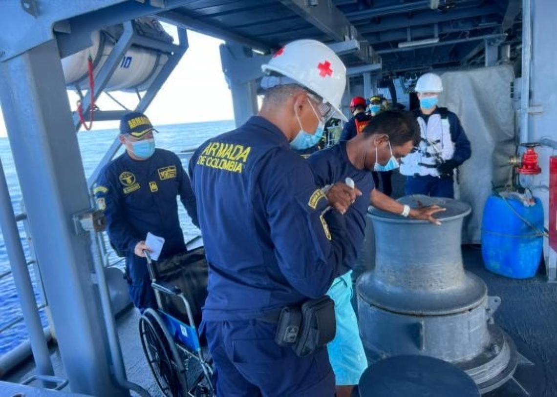 Armada de Colombia apoya el retorno humanitario de 98 pescadores hondureños a su país