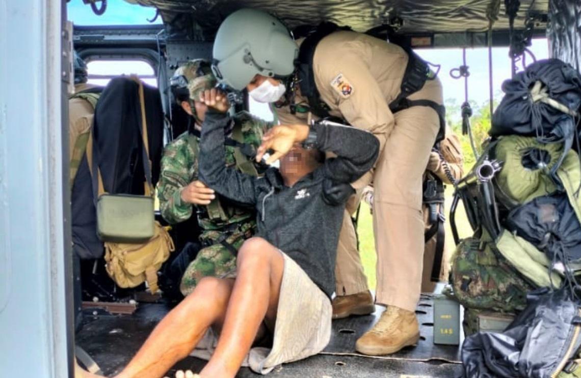 Armada de Colombia brinda asistencia humanitaria a presunto integrante del GAO Clan del Golfo