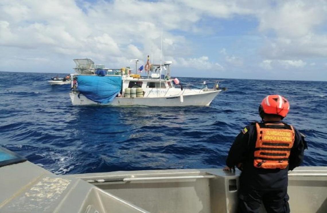 Armada de Colombia rescata seis pescadores a la deriva en el departamento Archipiélago