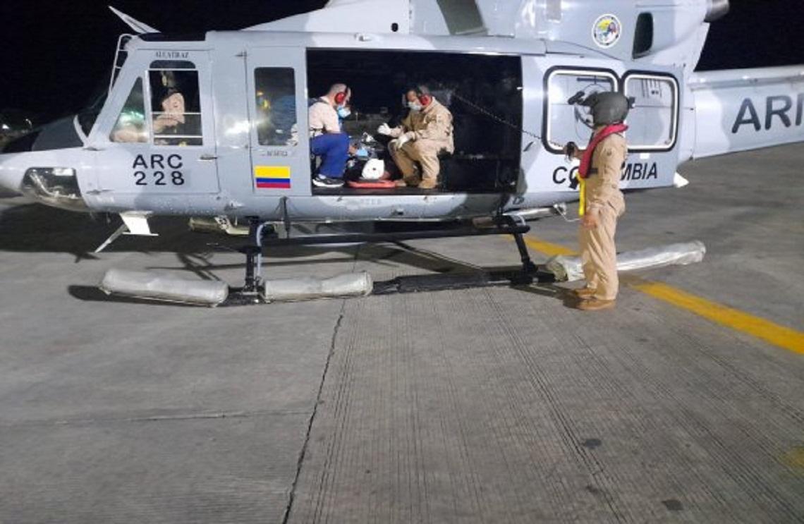 En Providencia, en un helicóptero de la Armada de Colombia es evacuado hombre delicado de salud