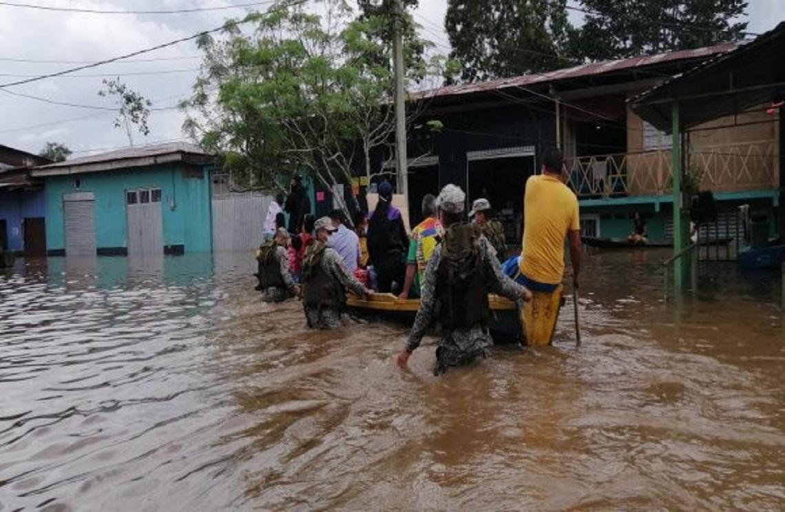 Armada de Colombia continúa asistiendo a los afectados por la fuerte ola invernal en Putumayo