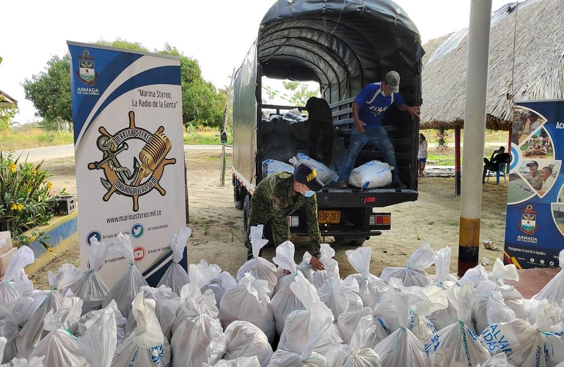 Armada de Colombia dispone sus capacidades logísticas para entrega de ayudas humanitarias en Bolívar