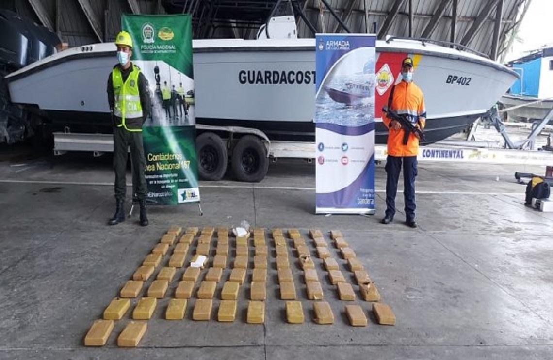 Armada de Colombia halla contenedor contaminado con cocaína en Buenaventura